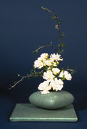 Pillow vase w/ trivet